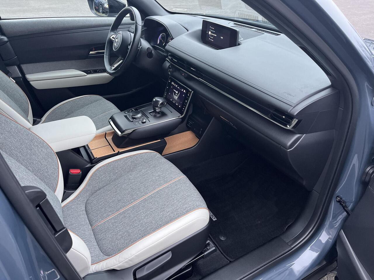 Mazda MX-30 e-SkyActiv 145 First Edition 36 kWh | Navigatie | Camera |