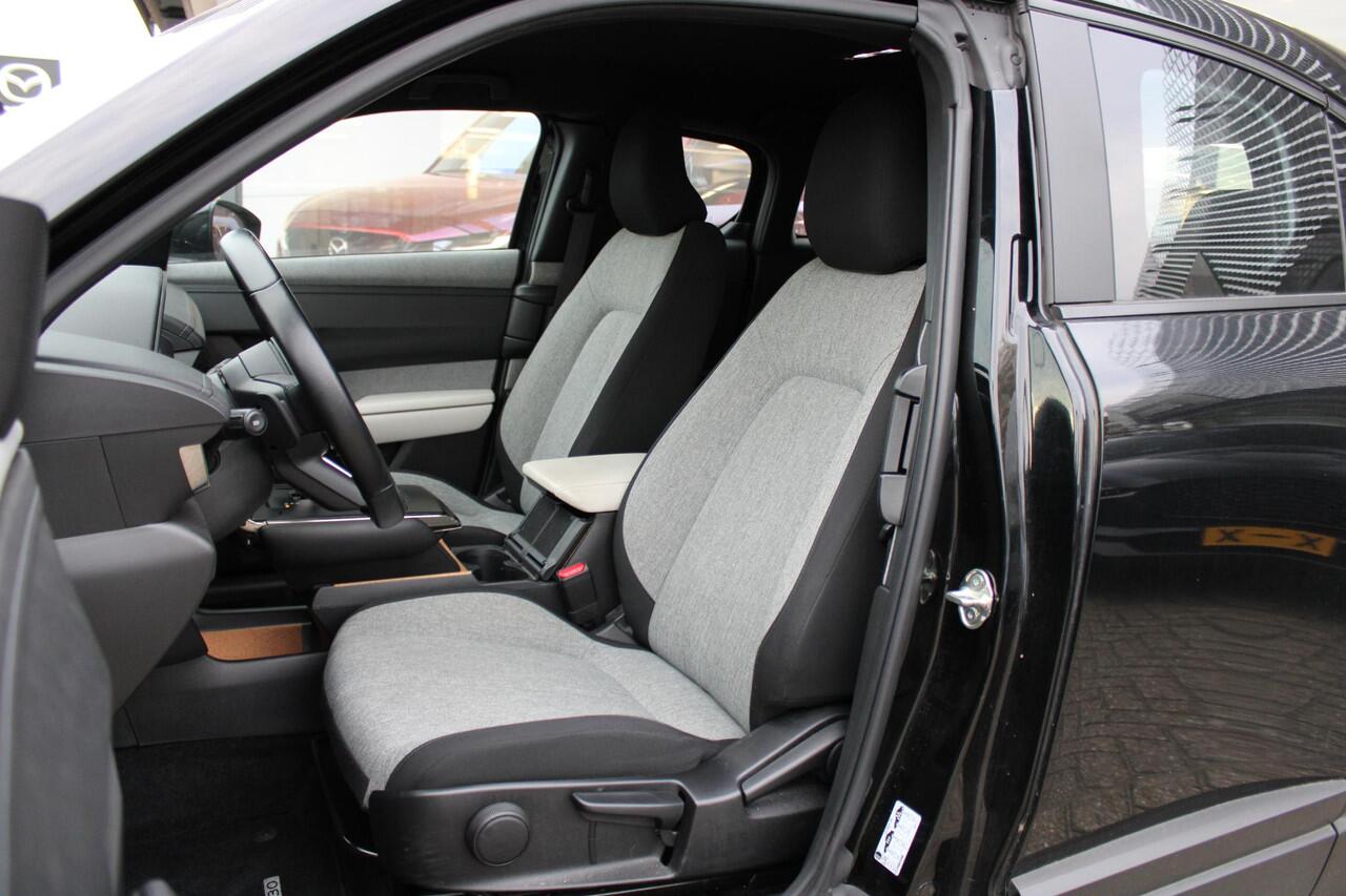 Mazda MX-30 e-SkyActiv EV 145 Exclusive-Line 36 kWh , Automaat, Navi, Camera, Clima, Adap.Cruise, Stoel/Stuurverwarming, Apple Carplay, Android Auto, All Season, LMV 18 Inch, HUD, PDC, LKA, BSM