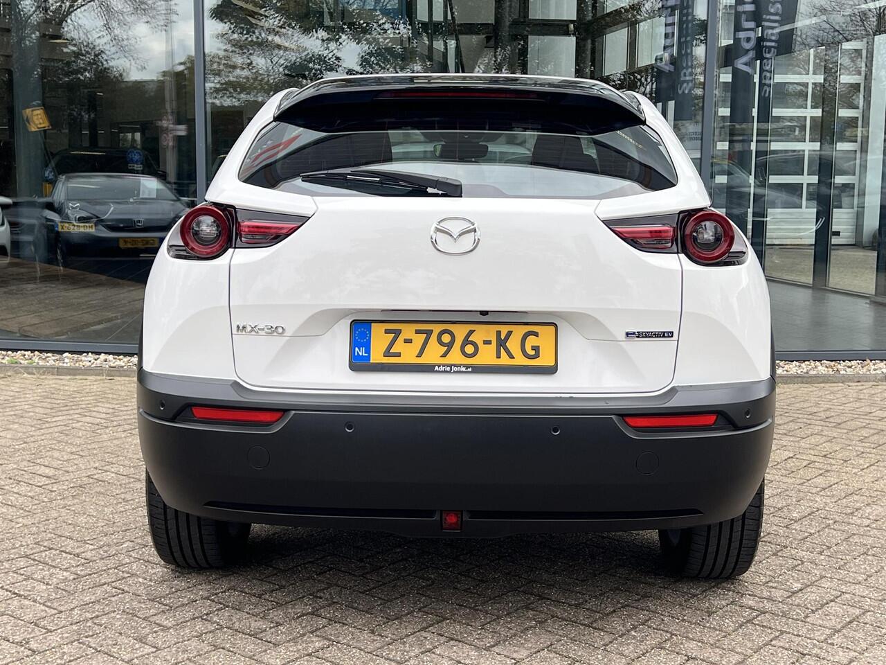Mazda MX-30 e-SkyActiv EV 145 Prime-line 36 kWh AUTOMAAT | PARKEERSENSOREN V+A | DODEHOEKDETECTIE | ACHTERUITRIJCAMERA | ADAPT. CRUISE CONTROL | KEYLESS | CLIMATE CONTROL | CARPLAY |