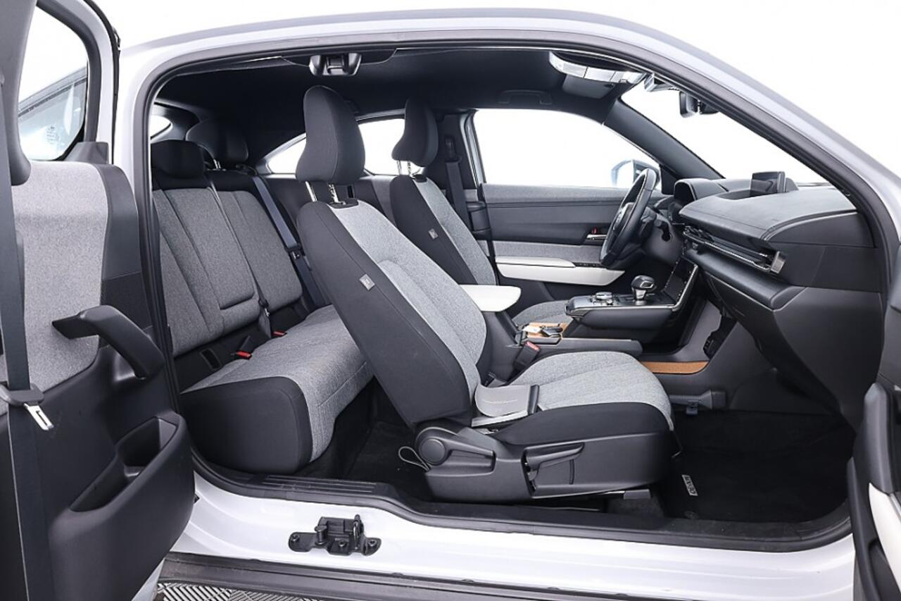 Mazda MX-30 e-SkyActiv EV 145 Exclusive-line 36 kWh ? 1e Eigenaar