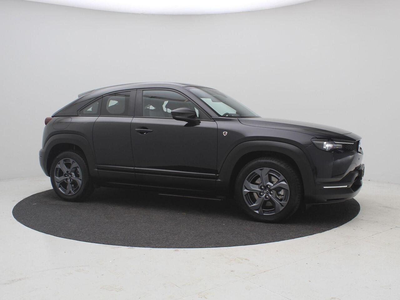 Mazda MX-30 e-SkyActiv R-EV 170 Exclusive-line AUTOMAAT / Plug-in-Hybride / 1ste Eigenaar / Historie aanwezig / HUD Display / Adaptieve Cruise Control / All seasonbanden / Navigatie / Stoel & Stuurwiel verwarming / Full Option /