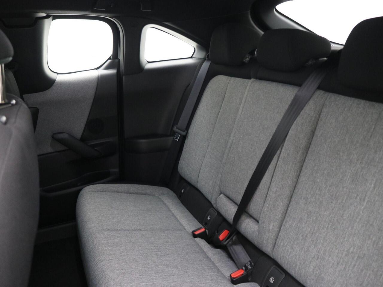 Mazda MX-30 e-SkyActiv R-EV 170 Exclusive-line AUTOMAAT / Plug-in-Hybride / 1ste Eigenaar / Historie aanwezig / HUD Display / Adaptieve Cruise Control / All seasonbanden / Navigatie / Stoel & Stuurwiel verwarming / Full Option /