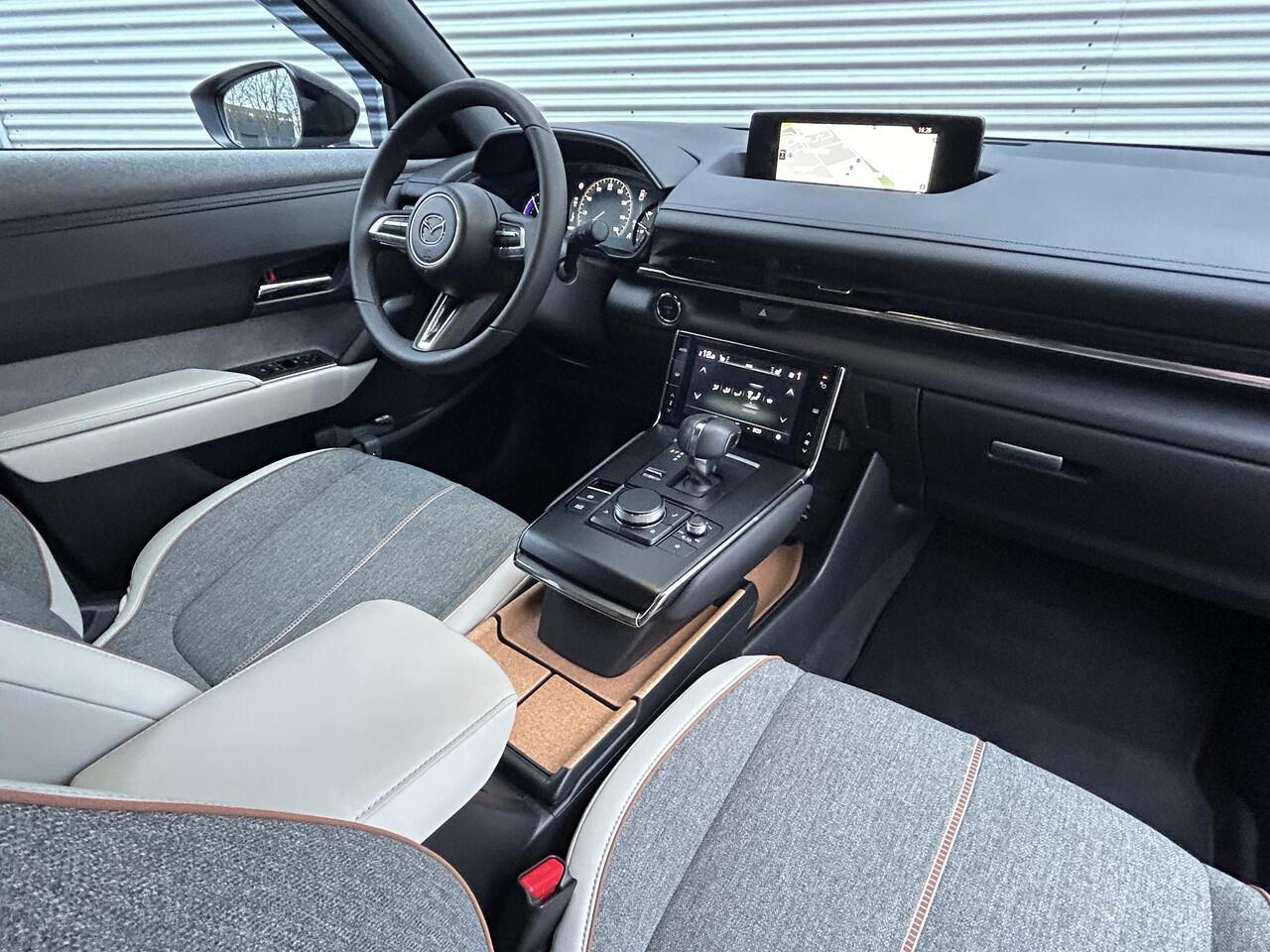 Mazda MX-30 e-SkyActiv R-EV 170 Advantage Modern Multi-tone Soul Red Crystal | FabGarantie 03/2030 |