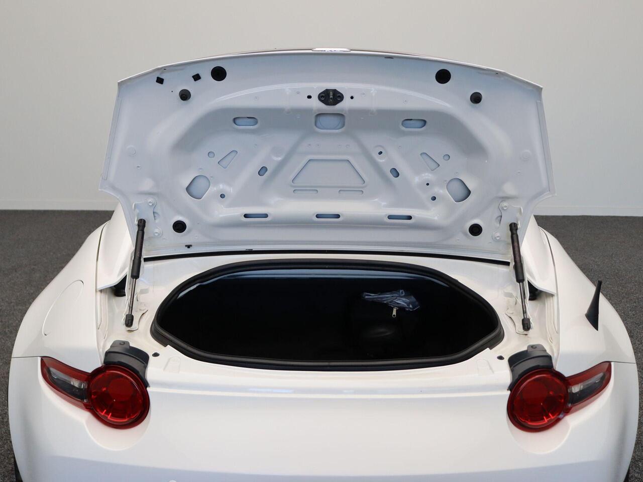 Mazda MX-5 RF 2.0 SkyActiv-G 184 GT-M | Snowflake White Pearl | Automaat | RF (hardtop cabrio) | GT-M | Apple-carplay & android auto |