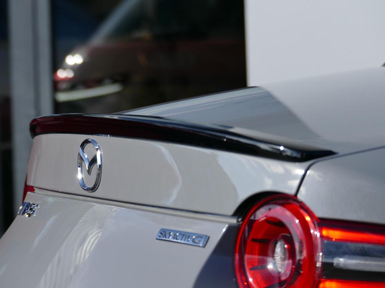 Mazda MX-5 1.5 SkyActiv-G 132 Exclusive-Line | Spoiler | Diffuser | Splitter | ¤6.714,- Voordeel | Camera | BOSE | RIJKLAARPRIJS!