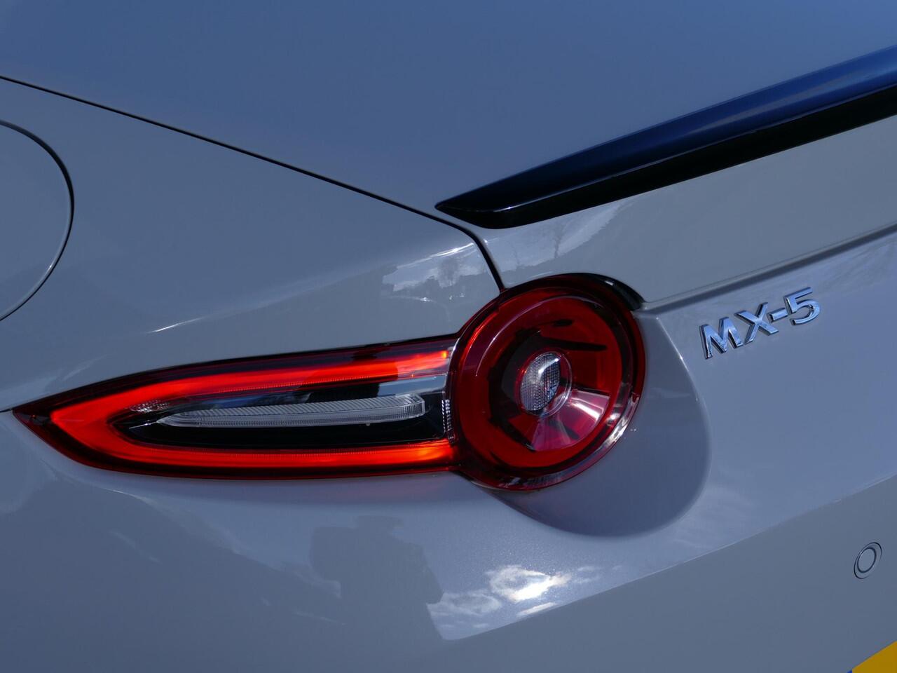 Mazda MX-5 1.5 SkyActiv-G 132 Exclusive-Line | Spoiler | Diffuser | Splitter | ¤6.714,- Voordeel | Camera | BOSE | RIJKLAARPRIJS!