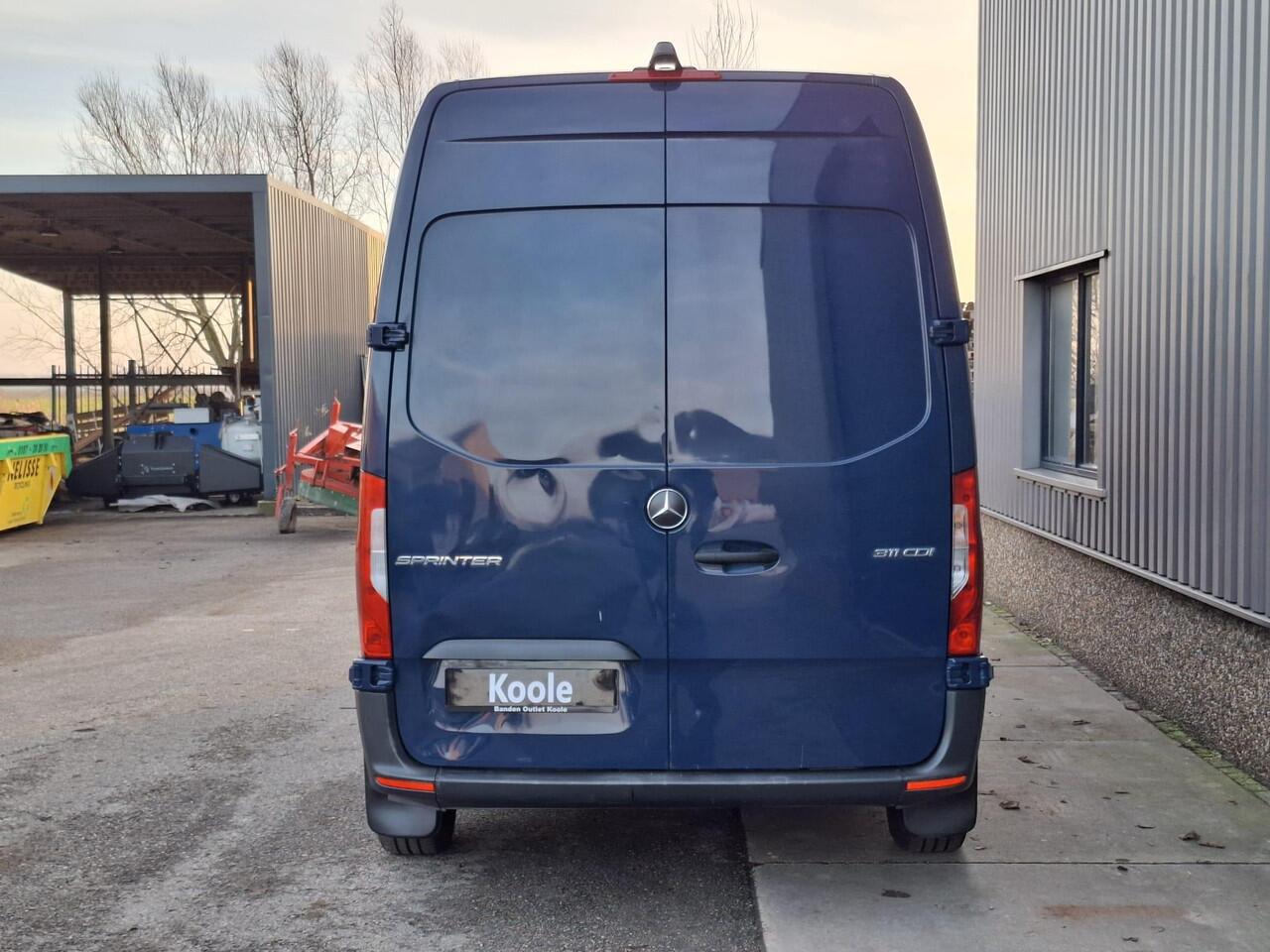 Mercedes-Benz 311 CDI Sprinter 2.2 L2H2 / AIRCO / CAMERA / 3 ZITS / DEALER ONDERHOUDEN / NAVI