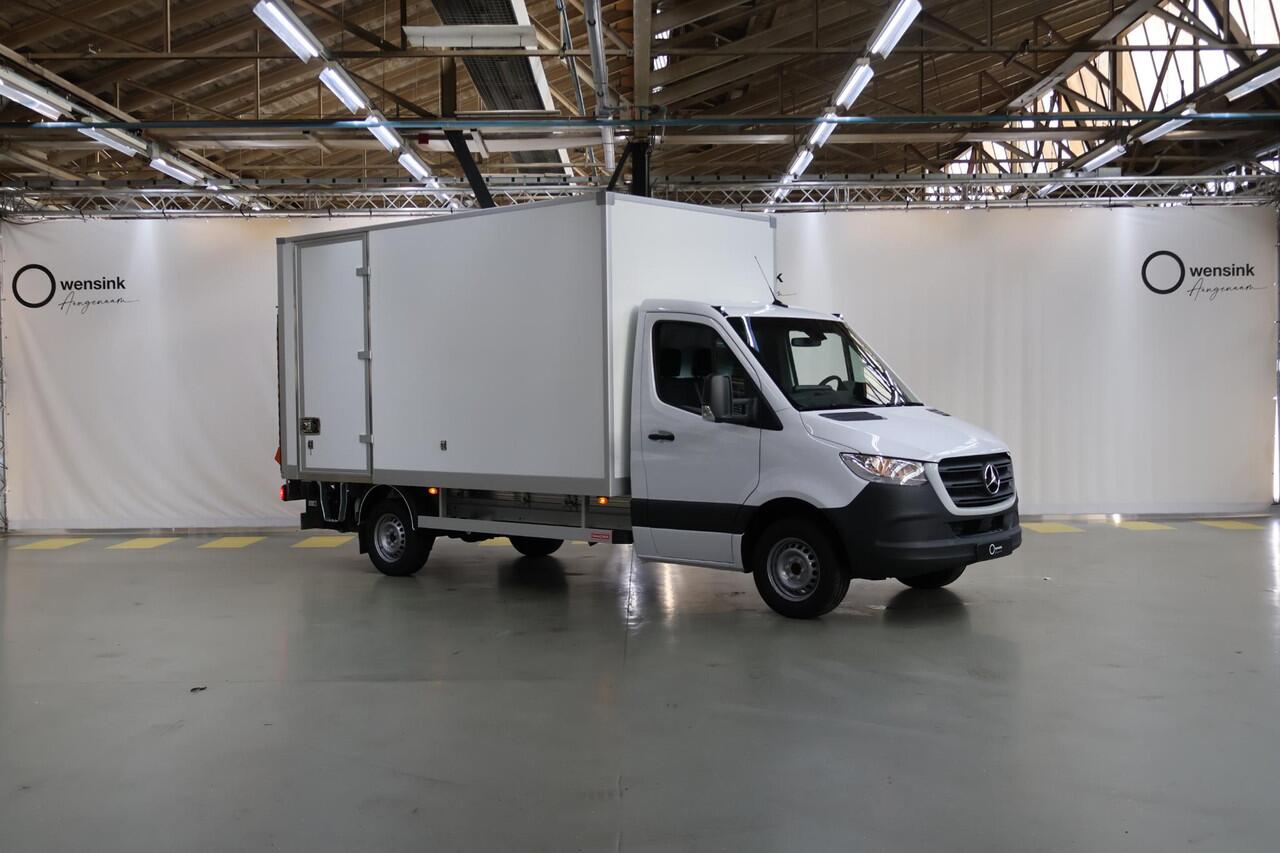 Mercedes-Benz 311 CDI Sprinter | Aut. | L3 | Gesloten Laadbak + Laadklep | Airco | Cruise Control | Apple Carplay/Android Auto | Lane-Assist | Geveerde Bestuurdersstoel | Bakwagen + Laadklep + Zijdeur