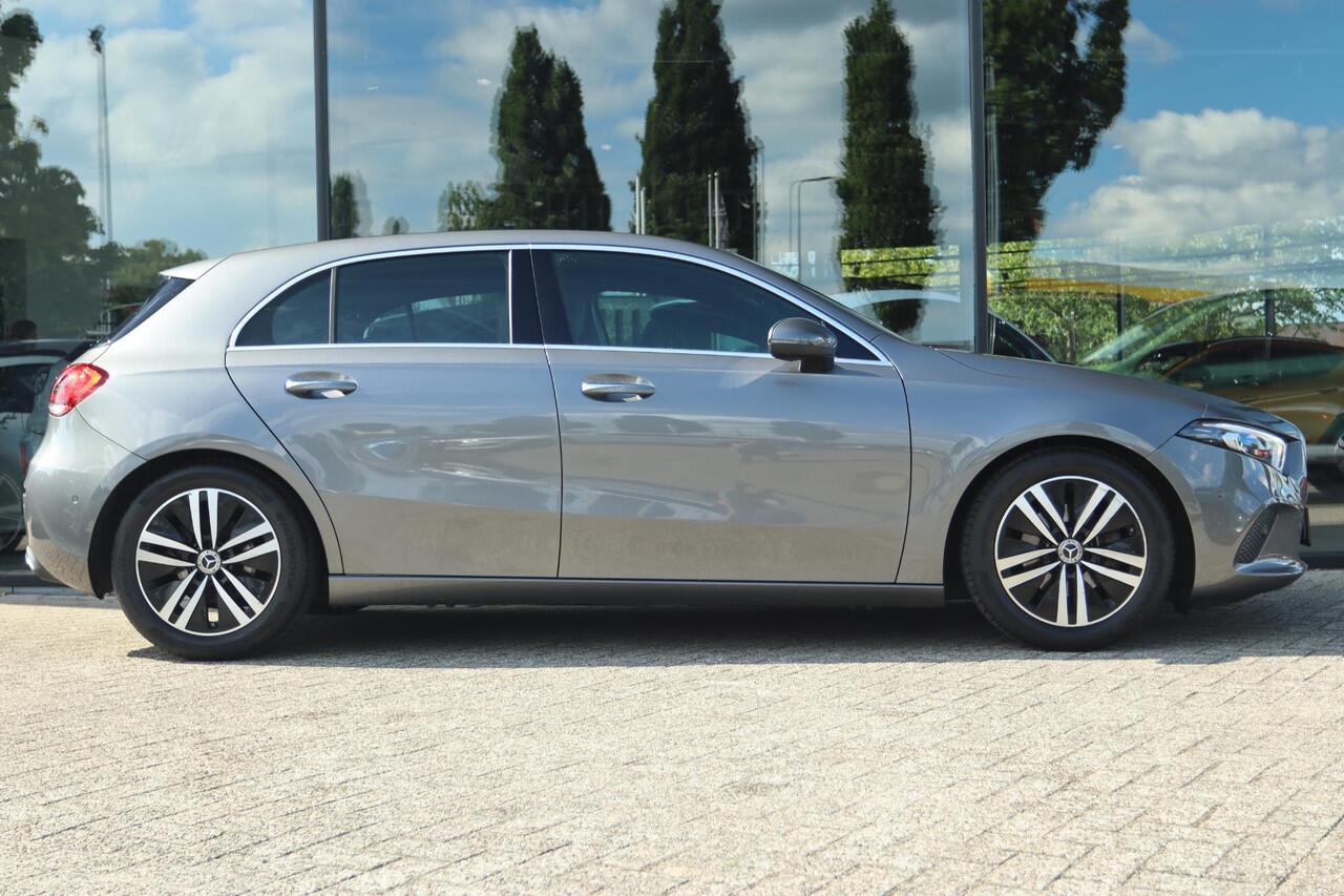 Mercedes-Benz A-KLASSE 180 PREMIUM AUT. | BURMESTER | LEDER | WIDESCREEN | TREKHAAK | LED | AMBIENT | MEMORY | KEY-LESS |