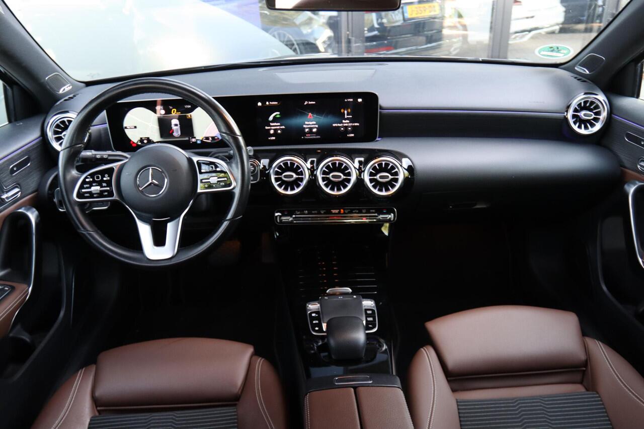Mercedes-Benz A-KLASSE 180 PREMIUM AUT. | BURMESTER | LEDER | WIDESCREEN | TREKHAAK | LED | AMBIENT | MEMORY | KEY-LESS |