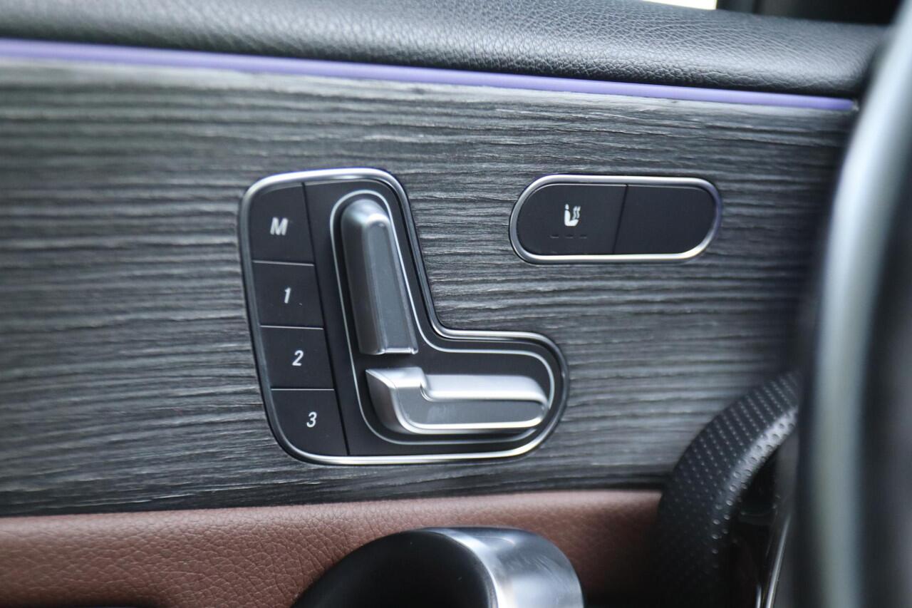 Mercedes-Benz A-KLASSE 180 PREMIUM AUT. | BURMESTER | LEDER | WIDESCREEN | TREKHAAK | LED | AMBIENT | MEMORY | KEY-LESS |