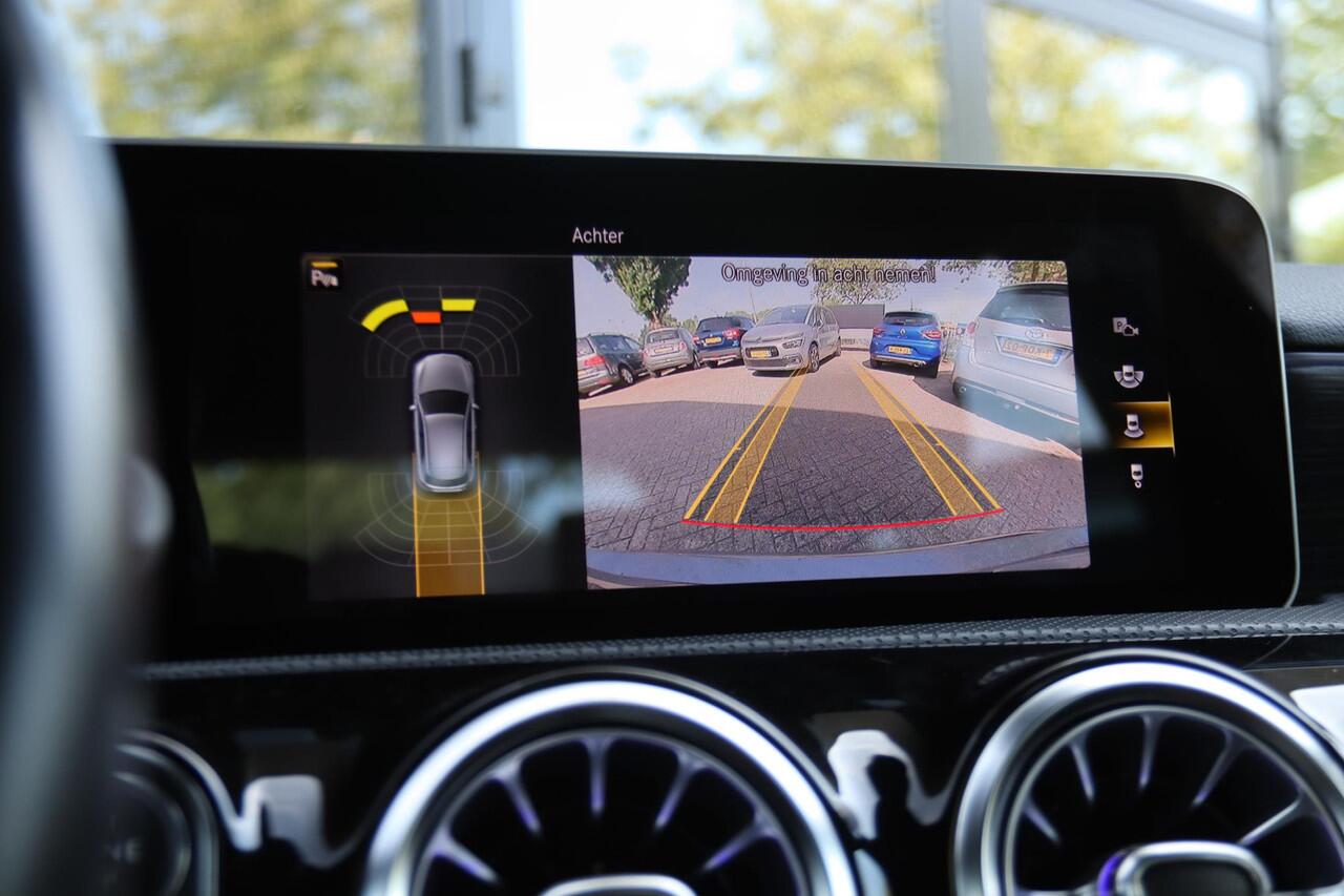 Mercedes-Benz A-KLASSE 180 PREMIUM AUT. | BURMESTER | LEDER | WIDESCREEN | TREKHAAK | LED | AMBIENT | MEMORY | KEY-LESS |