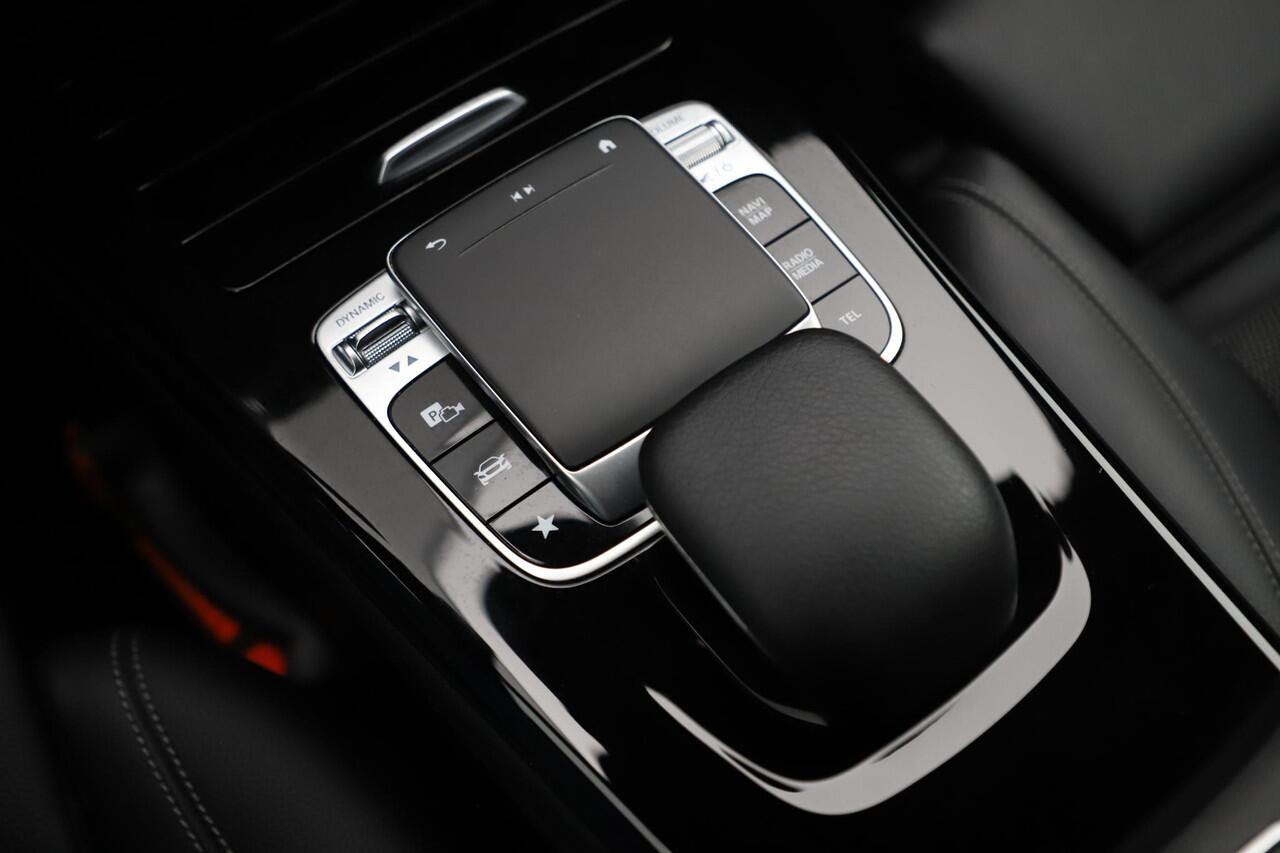 Mercedes-Benz A-KLASSE 180 d Business Solution Limited Automaat Half Leder Full LED Sportstoelen Widescreen Carplay Android Navigatie Achteruitrijcamera Clima Cruise 19 inch AMG Look Velgen Nieuwe Banden! Stoelverwarming