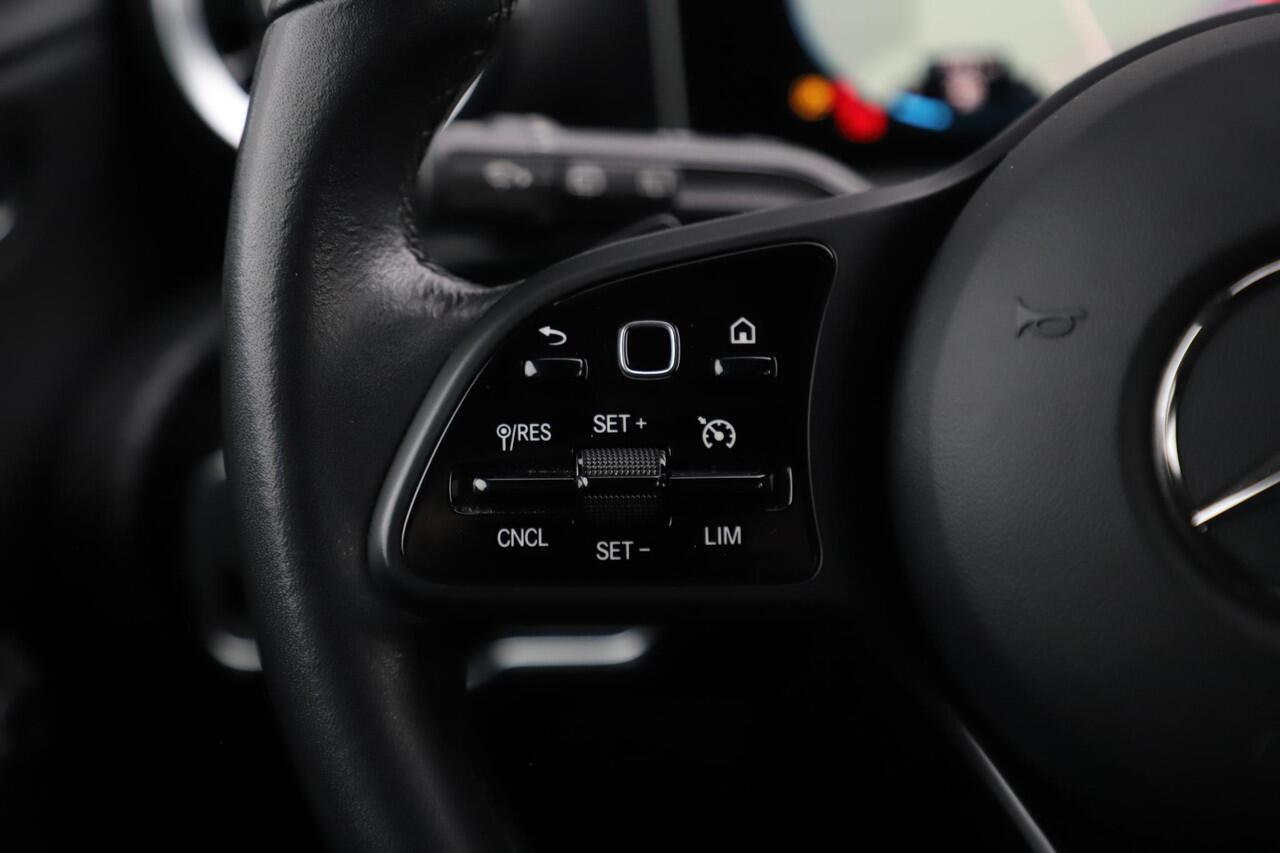 Mercedes-Benz A-KLASSE 180 d Business Solution Limited Automaat Half Leder Full LED Sportstoelen Widescreen Carplay Android Navigatie Achteruitrijcamera Clima Cruise 19 inch AMG Look Velgen Nieuwe Banden! Stoelverwarming