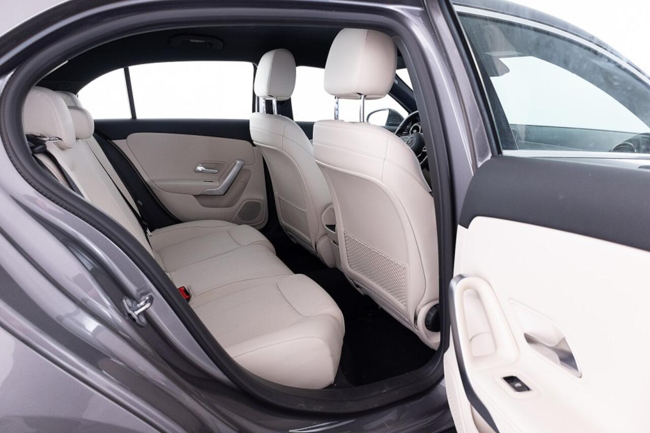 Mercedes-Benz A-KLASSE 200 Business Solution Automaat | LEDER | Full LED | NAVI