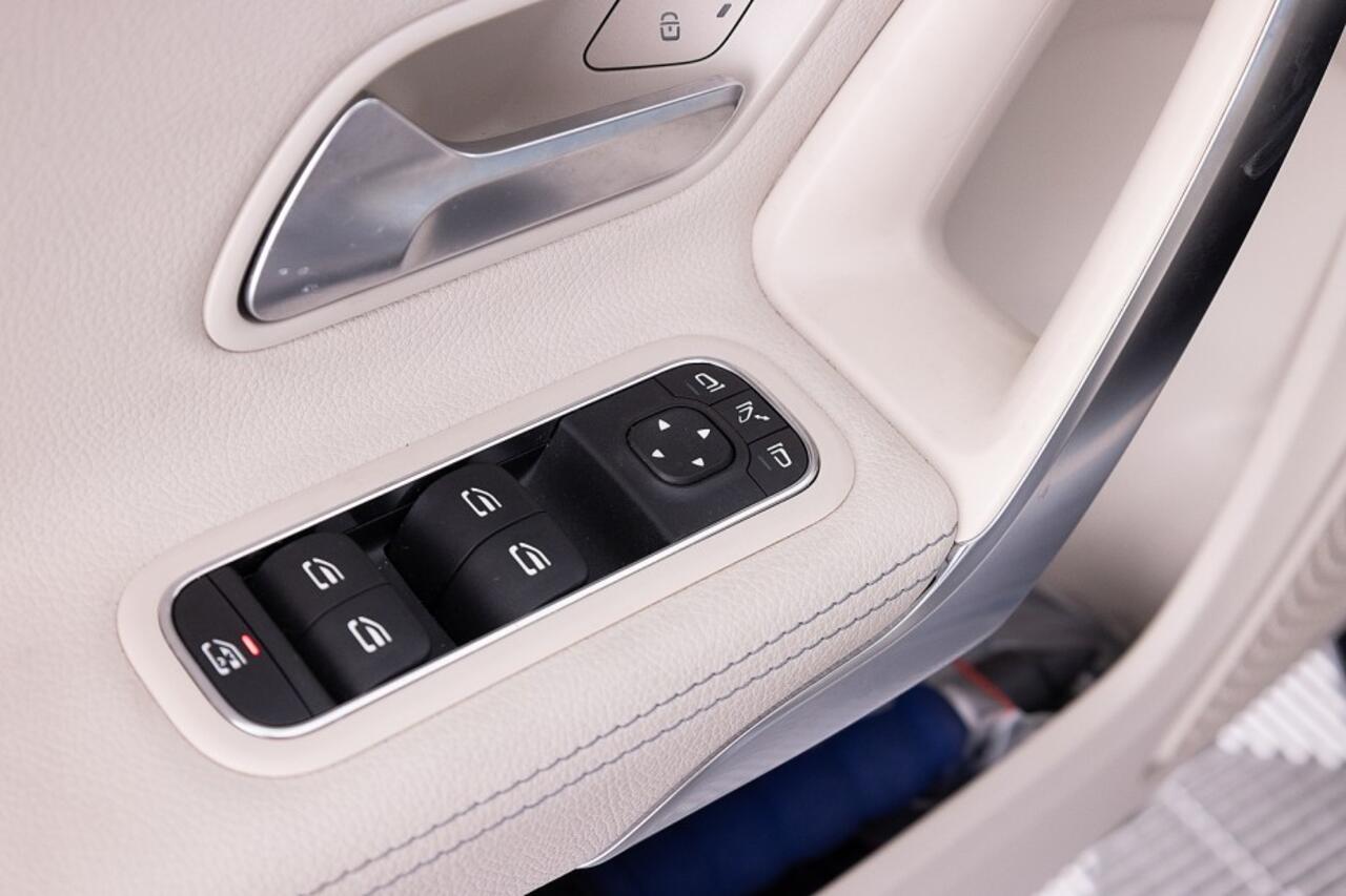 Mercedes-Benz A-KLASSE 200 Business Solution Automaat | LEDER | Full LED | NAVI