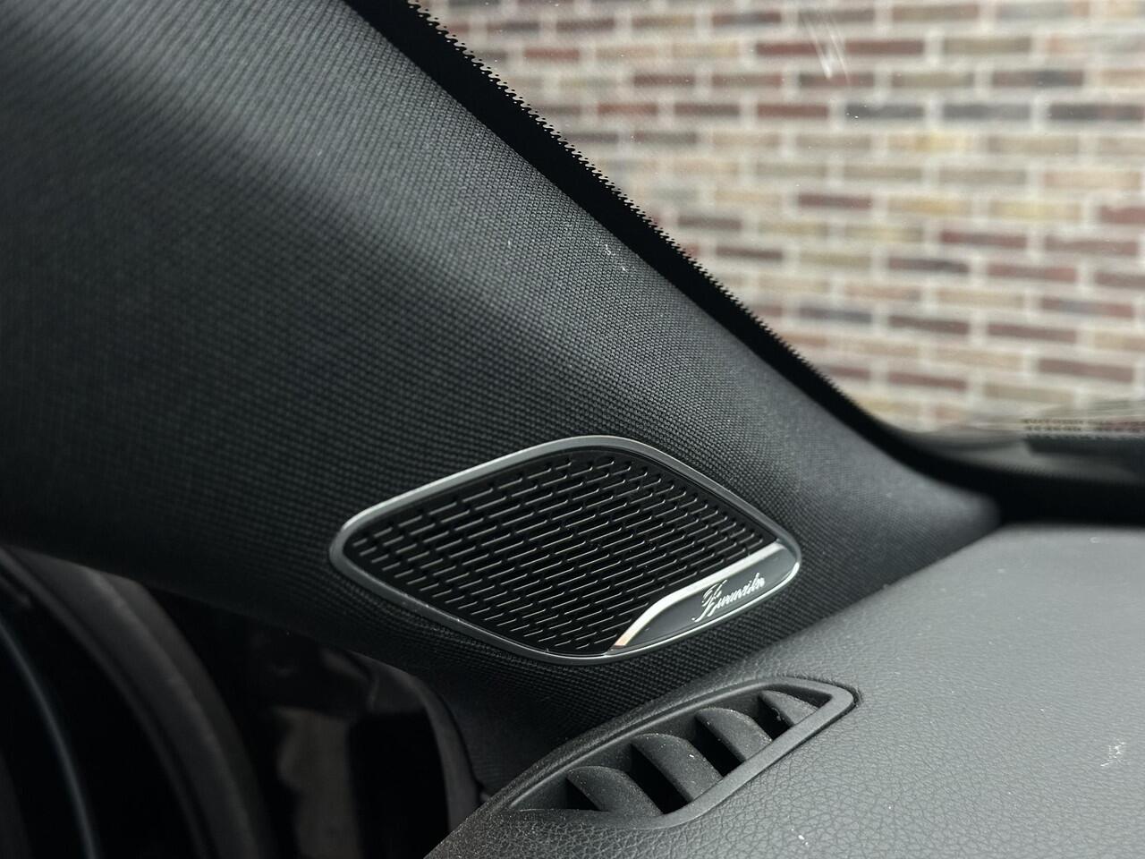 Mercedes-Benz A-KLASSE 180 AMG Line Burmeister Panorama Dealer Ondrh en Garantie