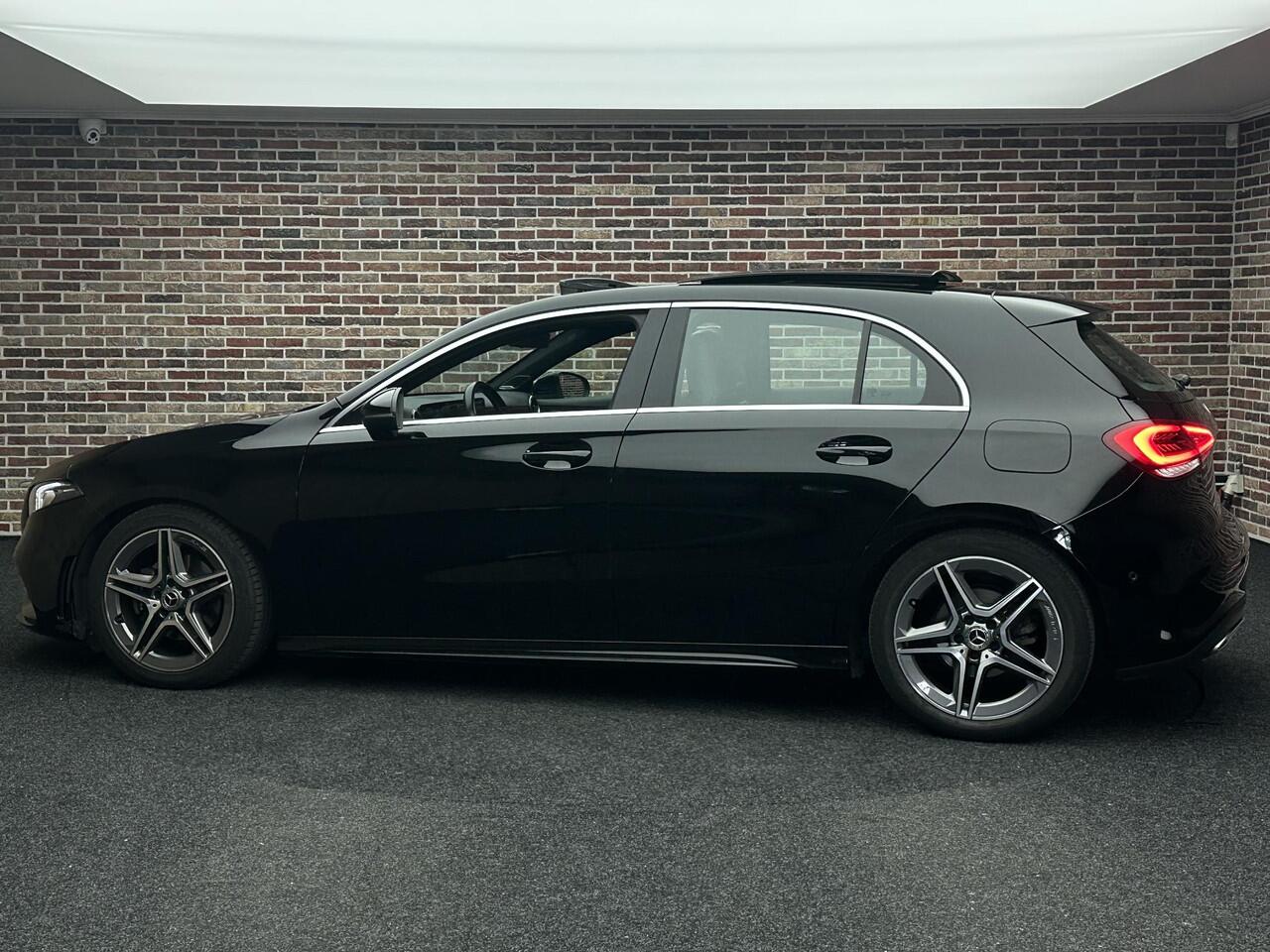 Mercedes-Benz A-KLASSE 180 AMG Line Burmeister Panorama Dealer Ondrh en Garantie