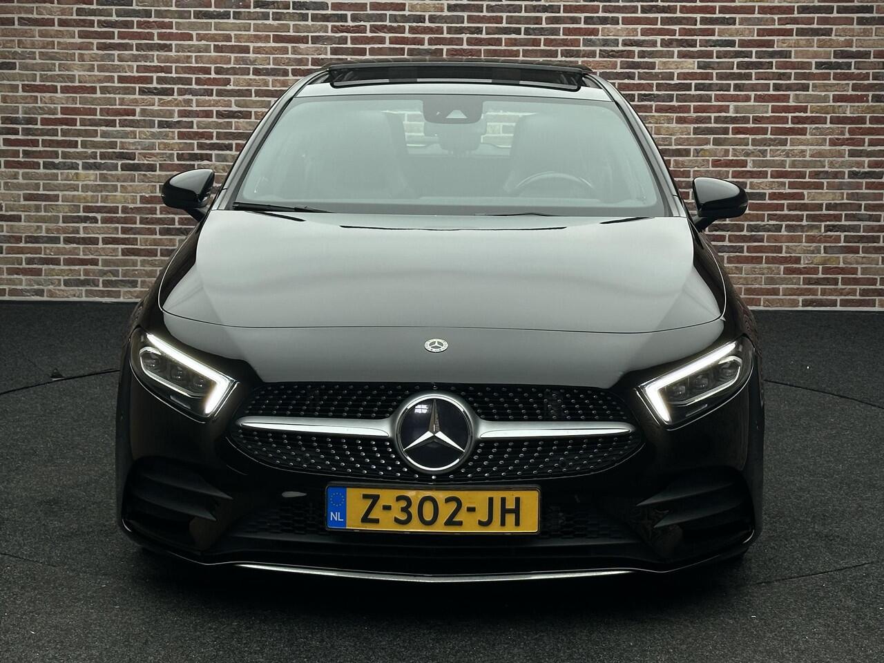 Mercedes-Benz A-KLASSE 180 AMG Line Burmeister Panorama Dealer Ondrh en Garantie