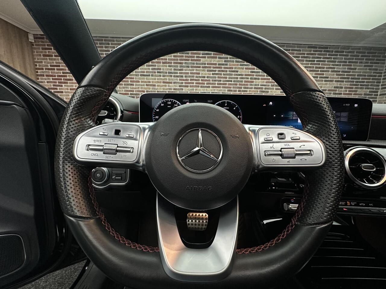 Mercedes-Benz A-KLASSE 180 AMG Line Burmeister Panorama Dealer Ondrh en Garantie