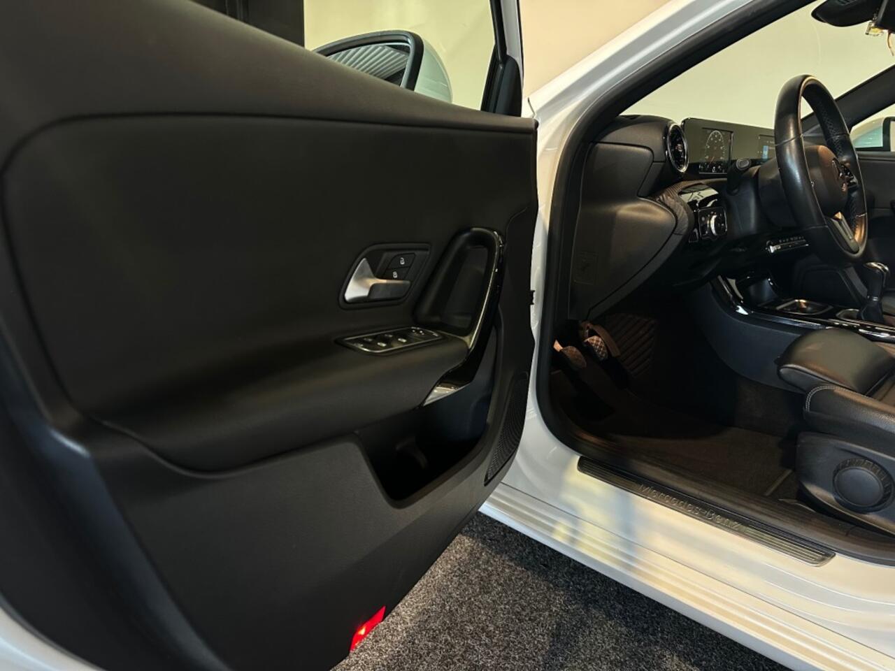 Mercedes-Benz A-KLASSE 160 - NAP l CLIMA l CRUISE l CAMERA l CARPLAY l 17INCH l