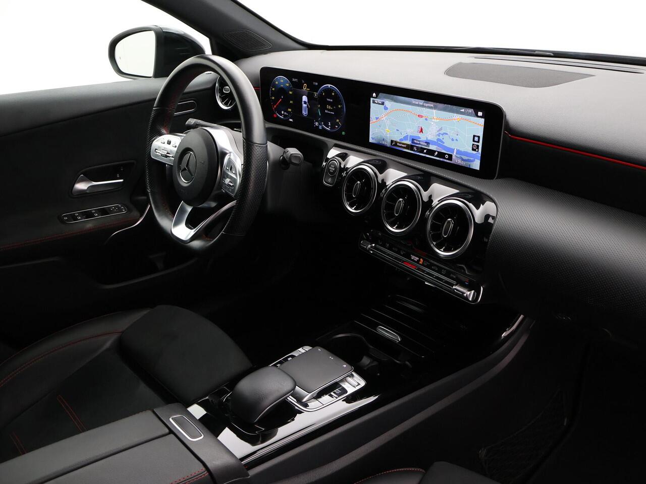 Mercedes-Benz A-KLASSE 200 163 PK AUT. AMG NIGHT + PANORAMA | CAMERA | STOELVERW. | WIDESCREEN MBUX