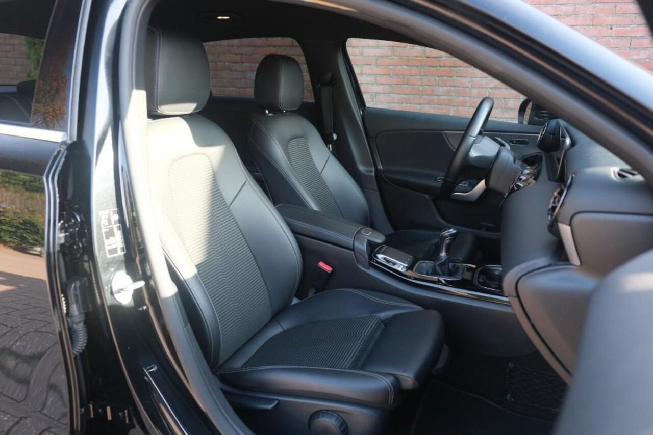Mercedes-Benz A-KLASSE 180 136pk Business Solution | Widescreen | Climate | Cruise | Camera | Stoelverwarming | PDC