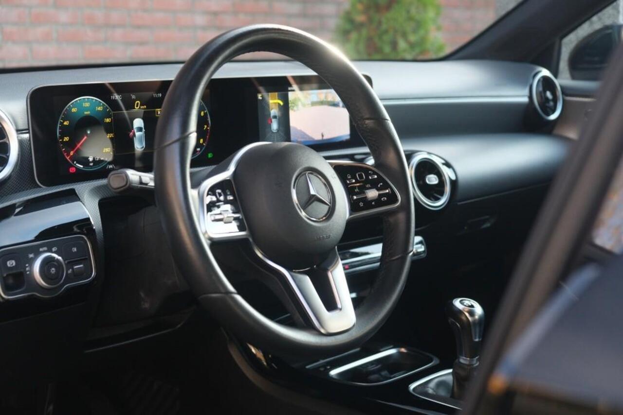 Mercedes-Benz A-KLASSE 180 136pk Business Solution | Widescreen | Climate | Cruise | Camera | Stoelverwarming | PDC