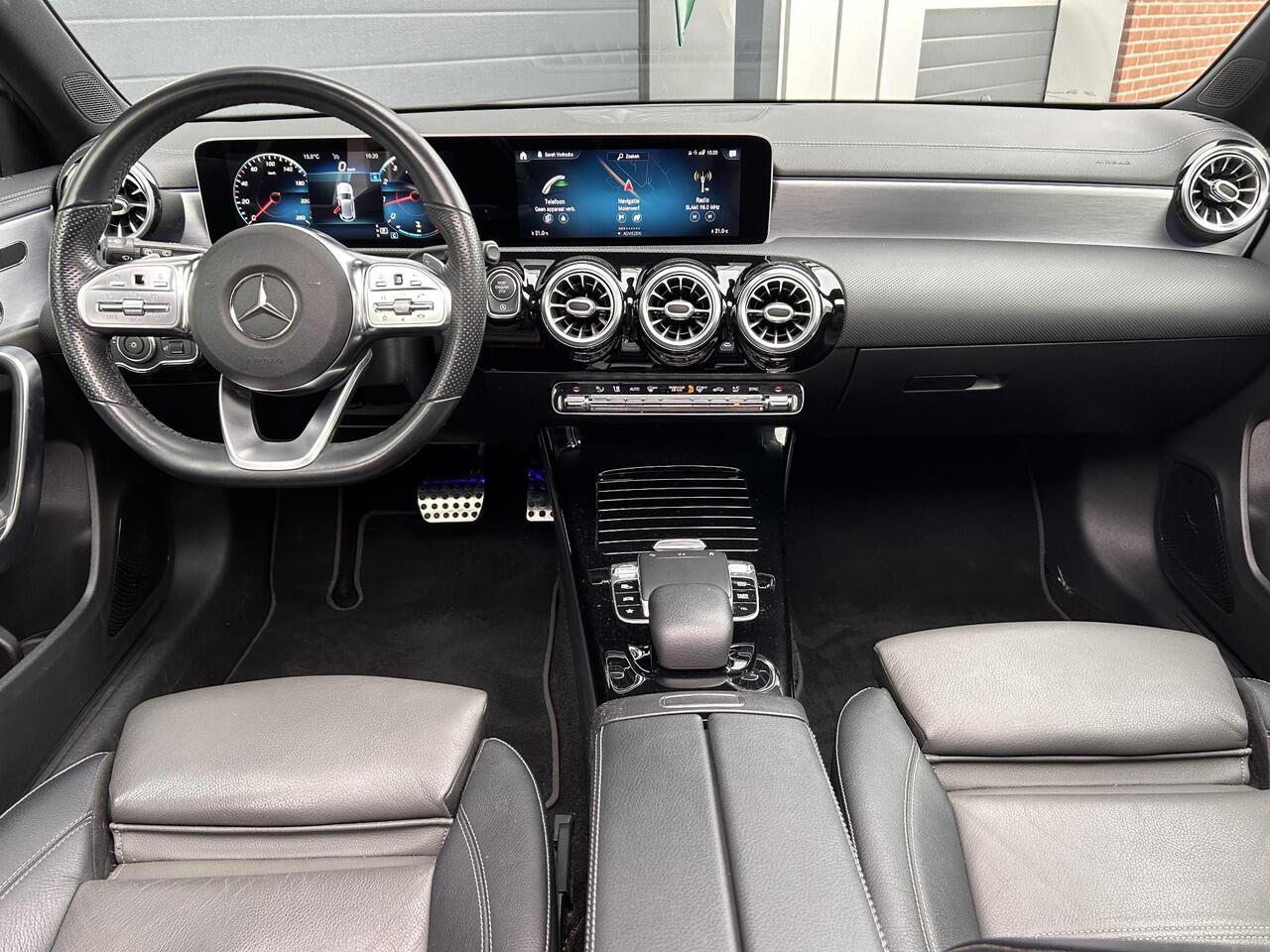 Mercedes-Benz A-KLASSE 180 Business Solution AMG | Pano | Sfeer | Stoel met geheugen | Camera |