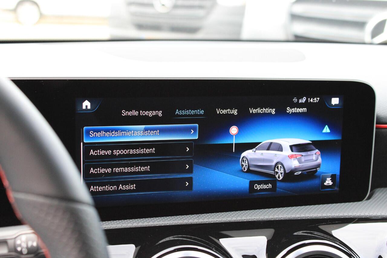 Mercedes-Benz A-KLASSE 180 AMG Camera | Night | Widescreen | Mojavezilver | Dealer Onderhouden