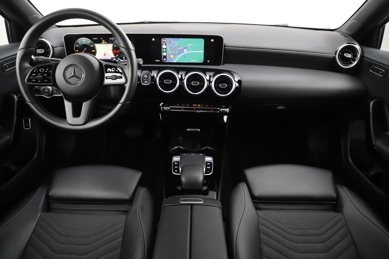 Mercedes-Benz A-KLASSE 200 Business Solution Automaat Half Leder Full LED Sportstoelen Widescreen Carplay Android Navigatie Achteruitrijcamera Clima Cruise 19 inch AMG Look Velgen Nieuwe Banden! Stoelverwarming