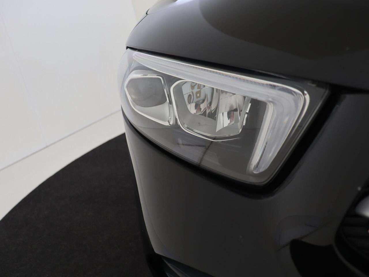 Mercedes-Benz A-KLASSE 200 Premium 163PK | AMG | Half leder/ Alcantara | Multispaaks LM velgen