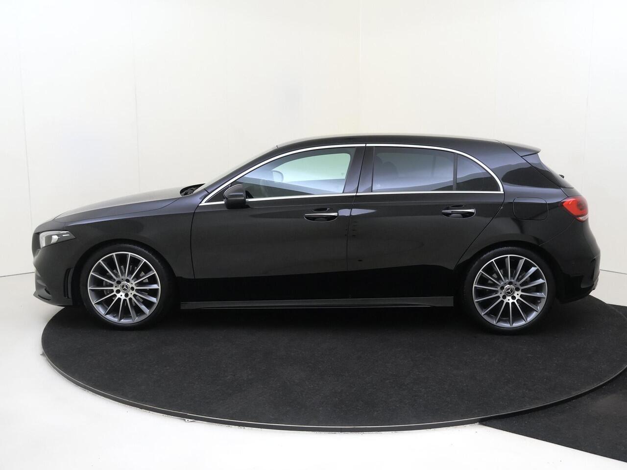 Mercedes-Benz A-KLASSE 200 Premium 163PK | AMG | Half leder/ Alcantara | Multispaaks LM velgen