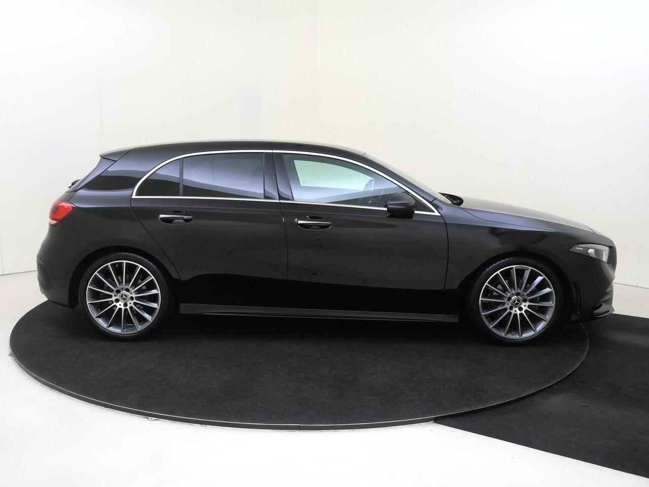 Mercedes-Benz A-KLASSE 200 Premium 163PK | AMG | Half leder/ Alcantara | Multispaaks LM velgen