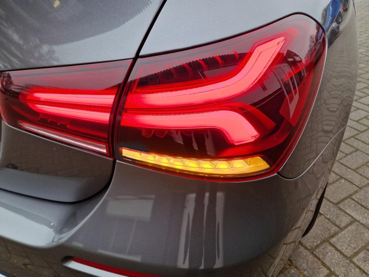 Mercedes-Benz A-KLASSE 200 163pk PREMIUM PLUS Sport Navi Climate Leder Topstaat 19LM