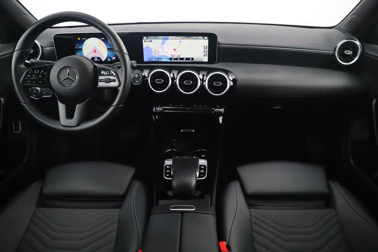 Mercedes-Benz A-KLASSE 180 d Business Solution Automaat Half Leder Sportstoelen Widescreen Navigatie Carplay Android Clima Cruise Achteruitrijcamera Getint Glas