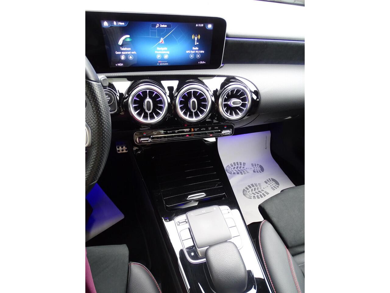 Mercedes-Benz A-KLASSE 220 Launch Edition Premium AMG NAVIGATIE|SFEERVERLICHING|AMG-LINE|PARKEER SENSOREN|STOELVERWARMING|LED KOPLAMPEN|NEDERLANDSE AUTO|