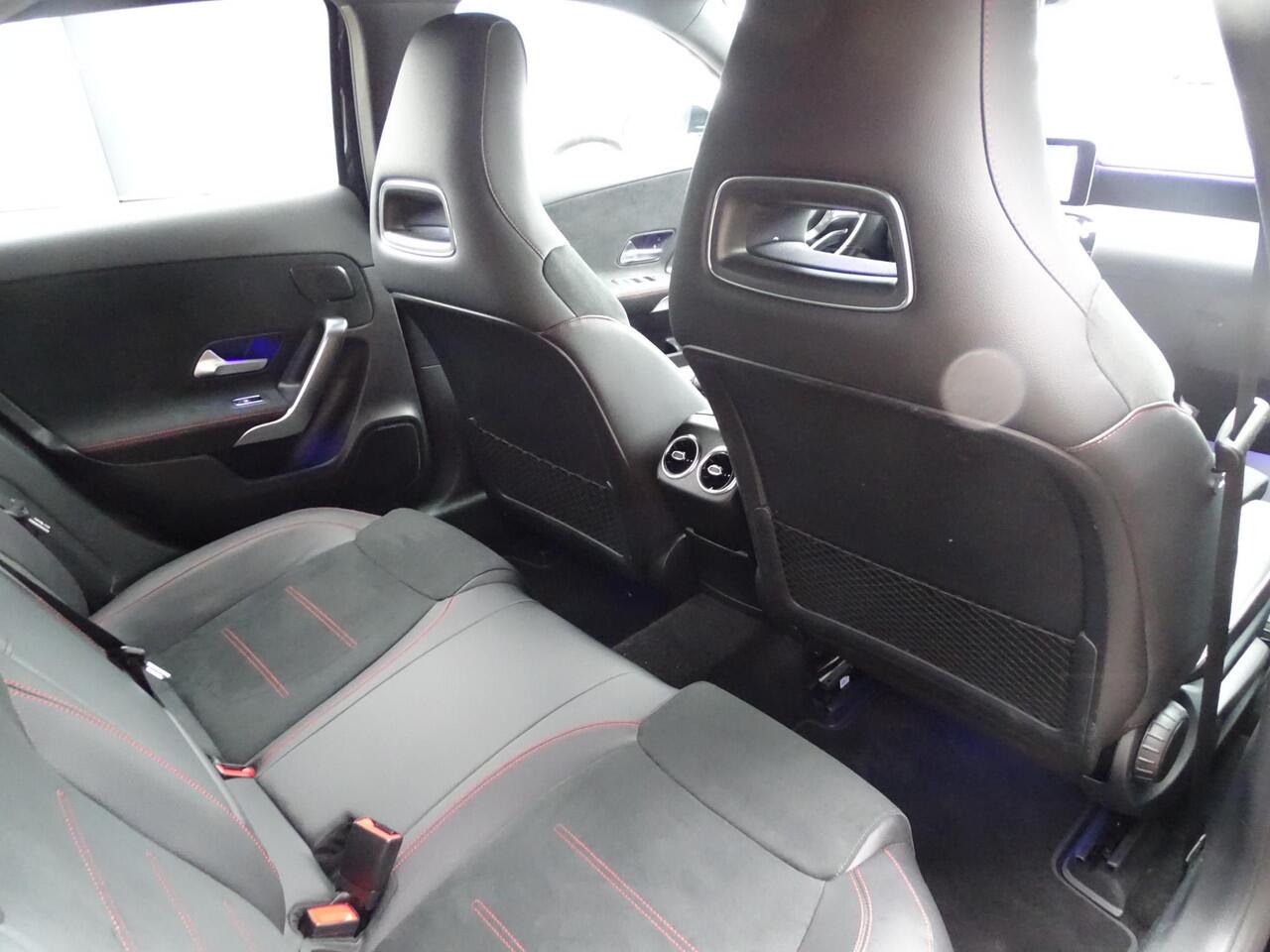 Mercedes-Benz A-KLASSE 220 Launch Edition Premium AMG NAVIGATIE|SFEERVERLICHING|AMG-LINE|PARKEER SENSOREN|STOELVERWARMING|LED KOPLAMPEN|NEDERLANDSE AUTO|