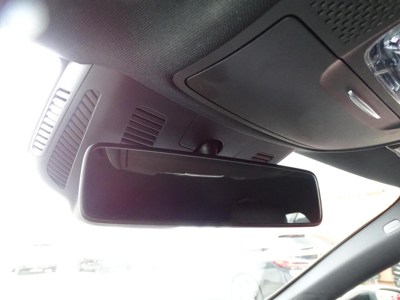 Mercedes-Benz A-KLASSE 220 Launch Edition Premium AMG NAVIGATIE|SFEERVERLICHING|AMG-LINE|PARKEER SENSOREN|STOELVERWARMING|LED KOPLAMPEN|NEDERLANDSE AUTO|