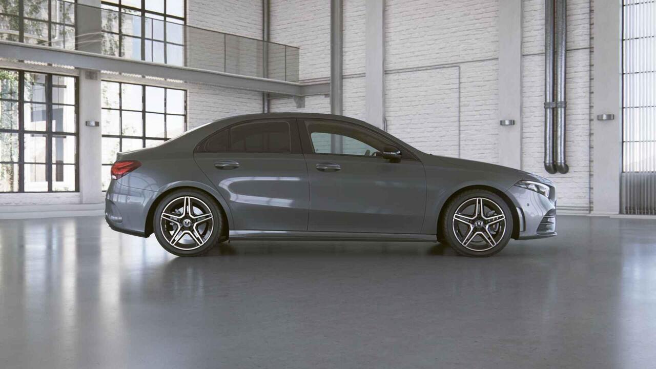 Mercedes-Benz A-KLASSE 250 Premium | AMG | Night | Panoramadak | Stoelverwarming | Keyless | Achteruitrijcamera |