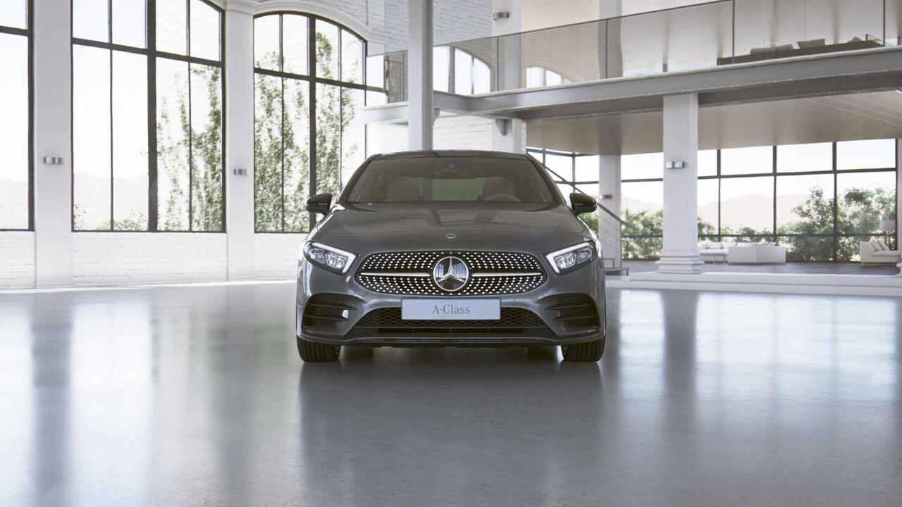 Mercedes-Benz A-KLASSE 250 Premium | AMG | Night | Panoramadak | Stoelverwarming | Keyless | Achteruitrijcamera |