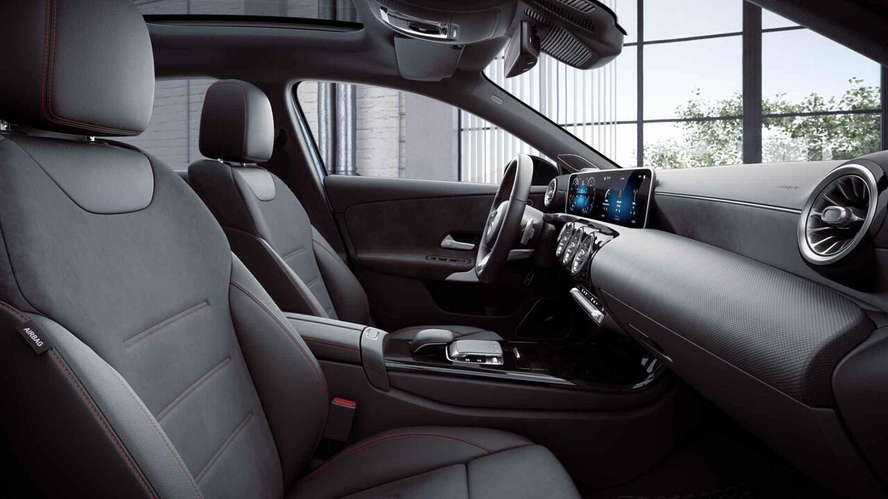 Mercedes-Benz A-KLASSE 250 Premium | AMG | Night | Panoramadak | Stoelverwarming | Keyless | Achteruitrijcamera |