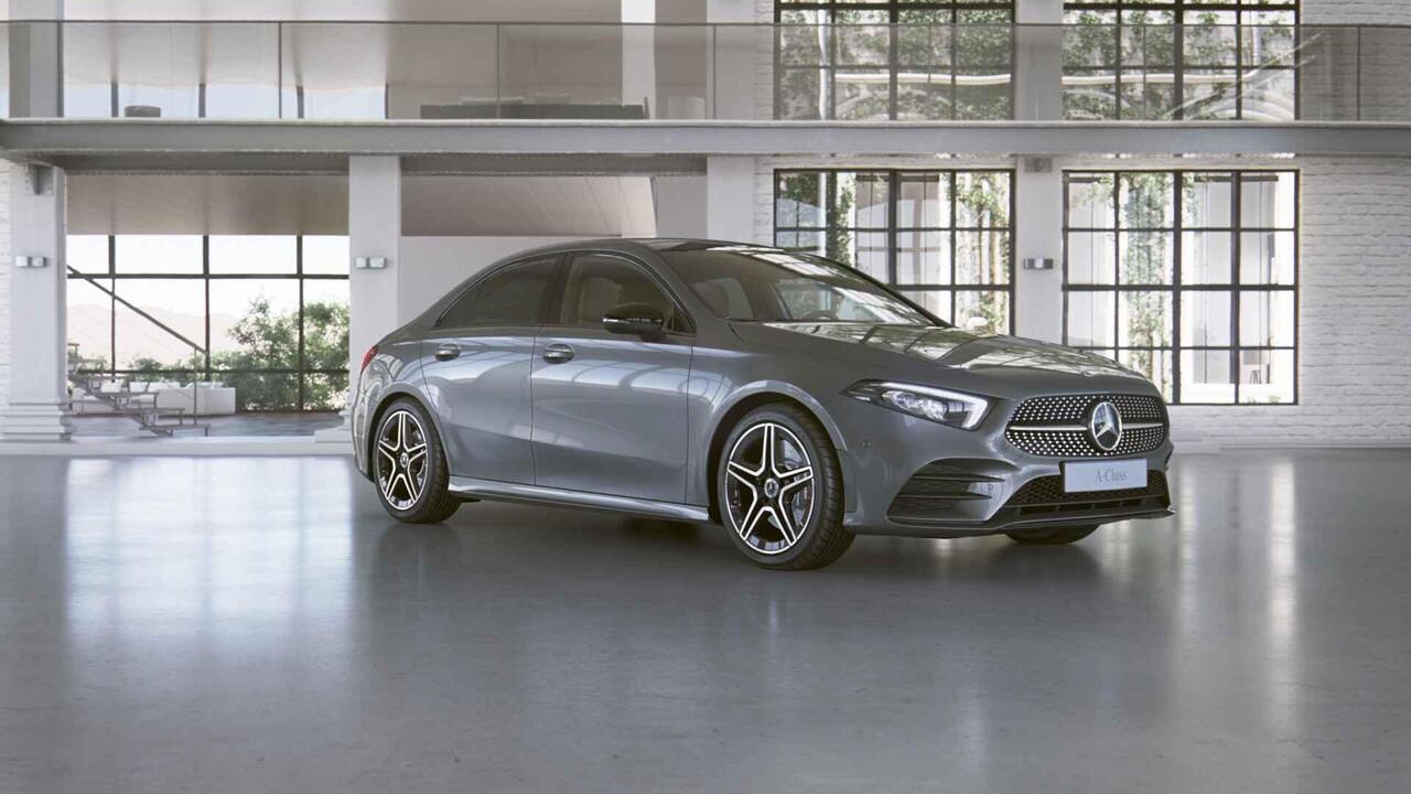 Mercedes-Benz A-KLASSE 250 Premium | AMG | Night | Panoramadak | Stoelverwarming | Keyless | Achteruitrijcamera |