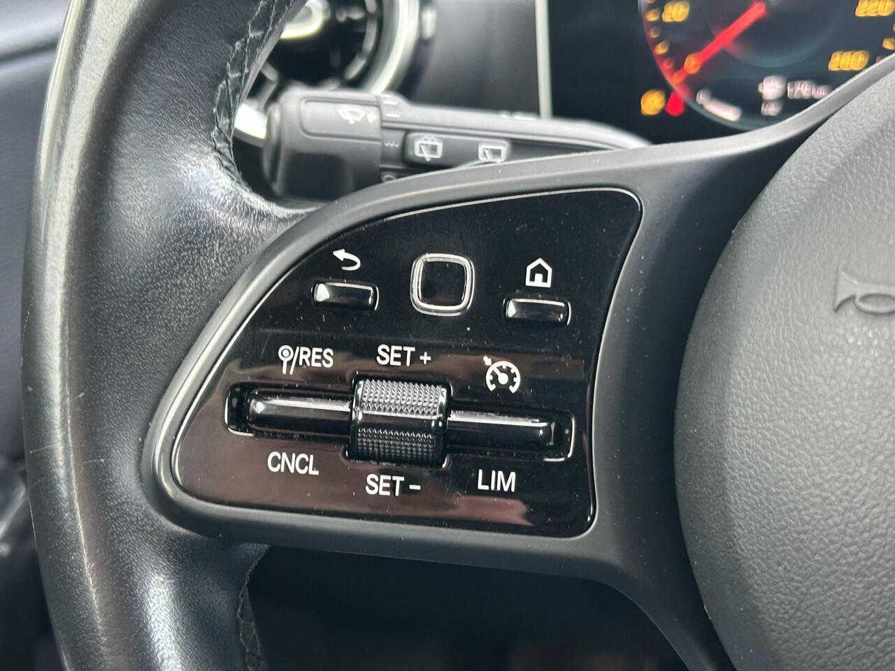 Mercedes-Benz A-KLASSE 180 Widescreen | Trekhaak | Cruise Control | Navigatie | Achteruitrijcamera