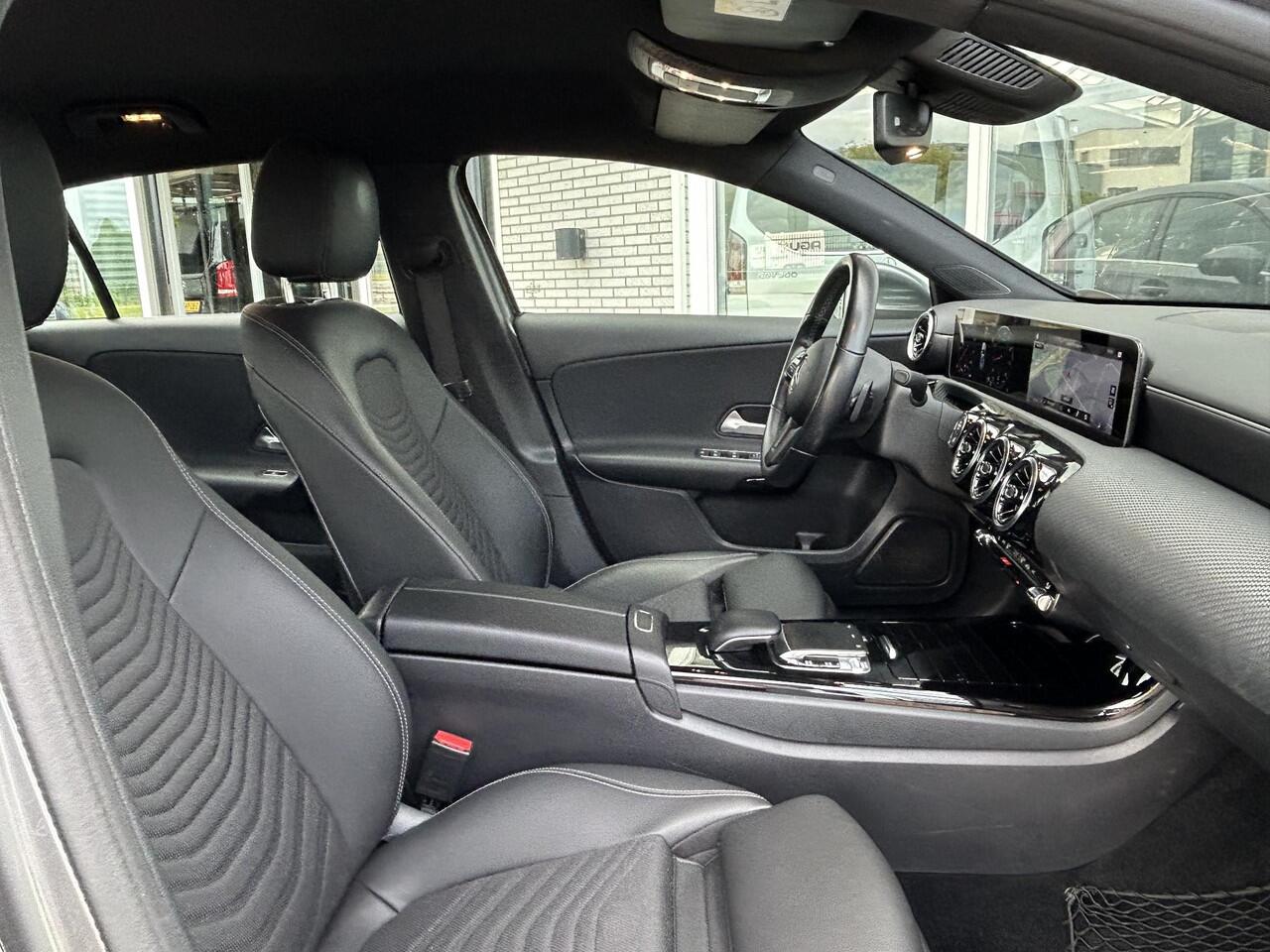 Mercedes-Benz A-KLASSE 180 Widescreen | Trekhaak | Cruise Control | Navigatie | Achteruitrijcamera