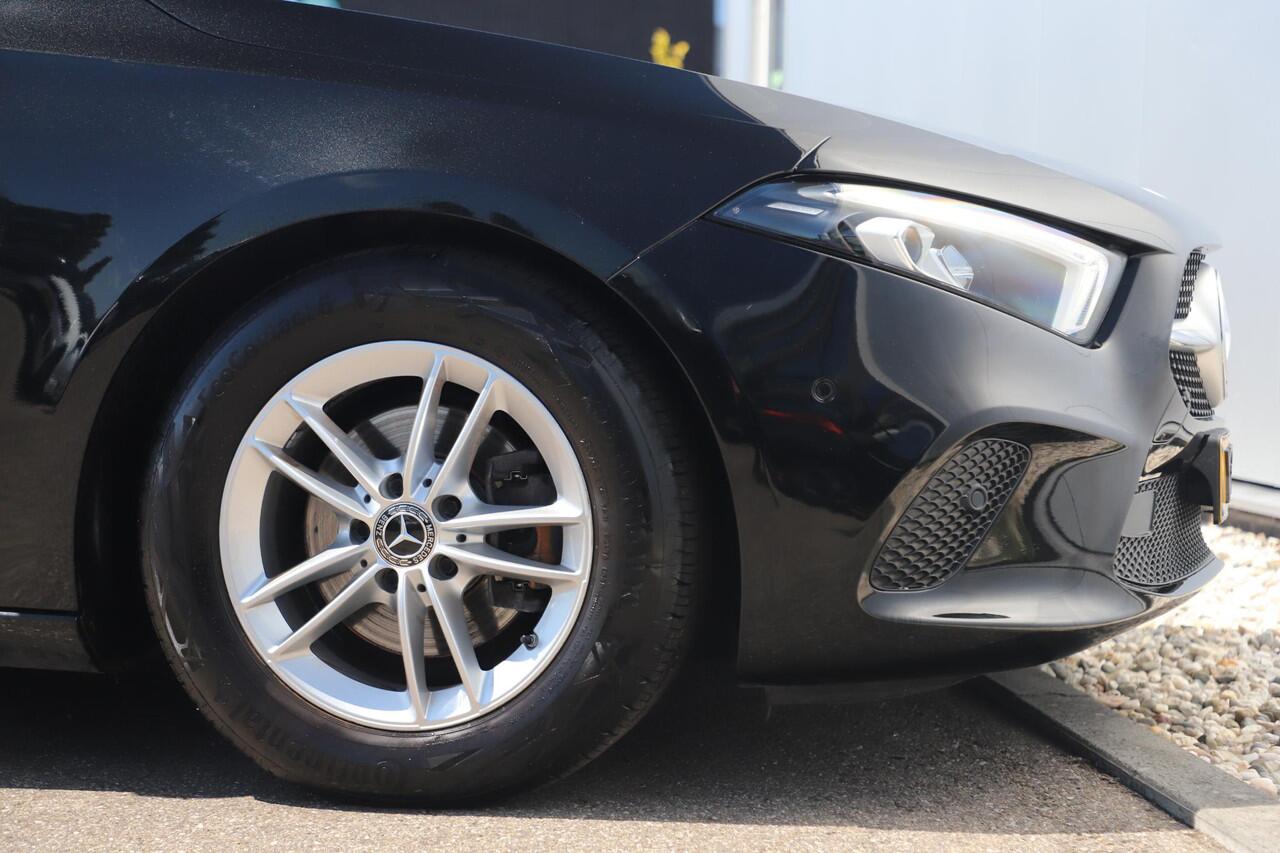 Mercedes-Benz A-KLASSE 180 d Business Solution Limited Automaat Half Leder Widescreen Navigatie Achteruitrijcamera Full LED Rijstrooksensor