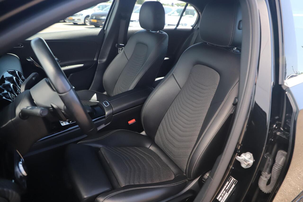 Mercedes-Benz A-KLASSE 180 d Business Solution Limited Automaat Half Leder Widescreen Navigatie Achteruitrijcamera Full LED Rijstrooksensor
