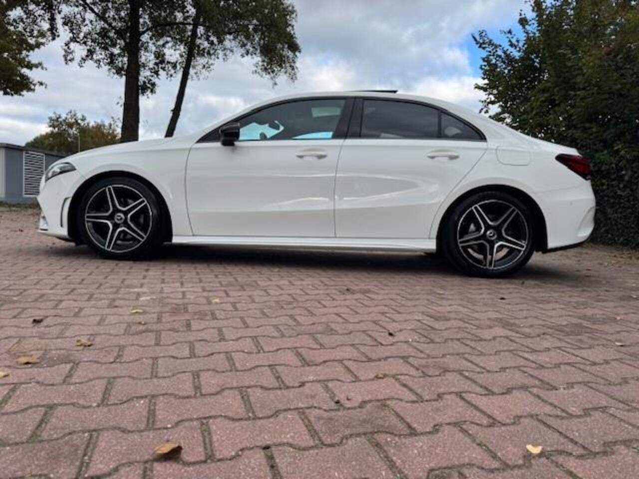 Mercedes-Benz A-KLASSE 200 AMG BUSINESS SOL./PANO/XEN/HLEER/