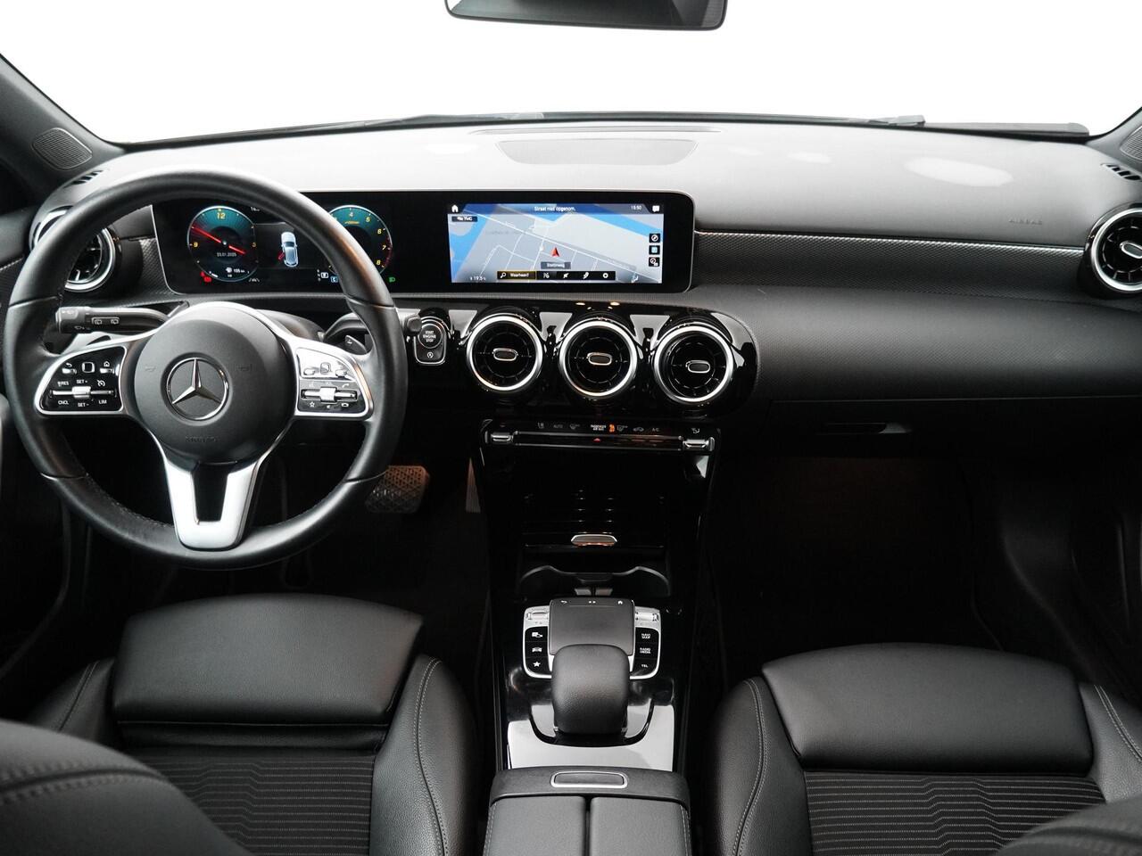 Mercedes-Benz A-KLASSE 250 Premium Plus - Navigatie - Climate Control - Parkeerassistent