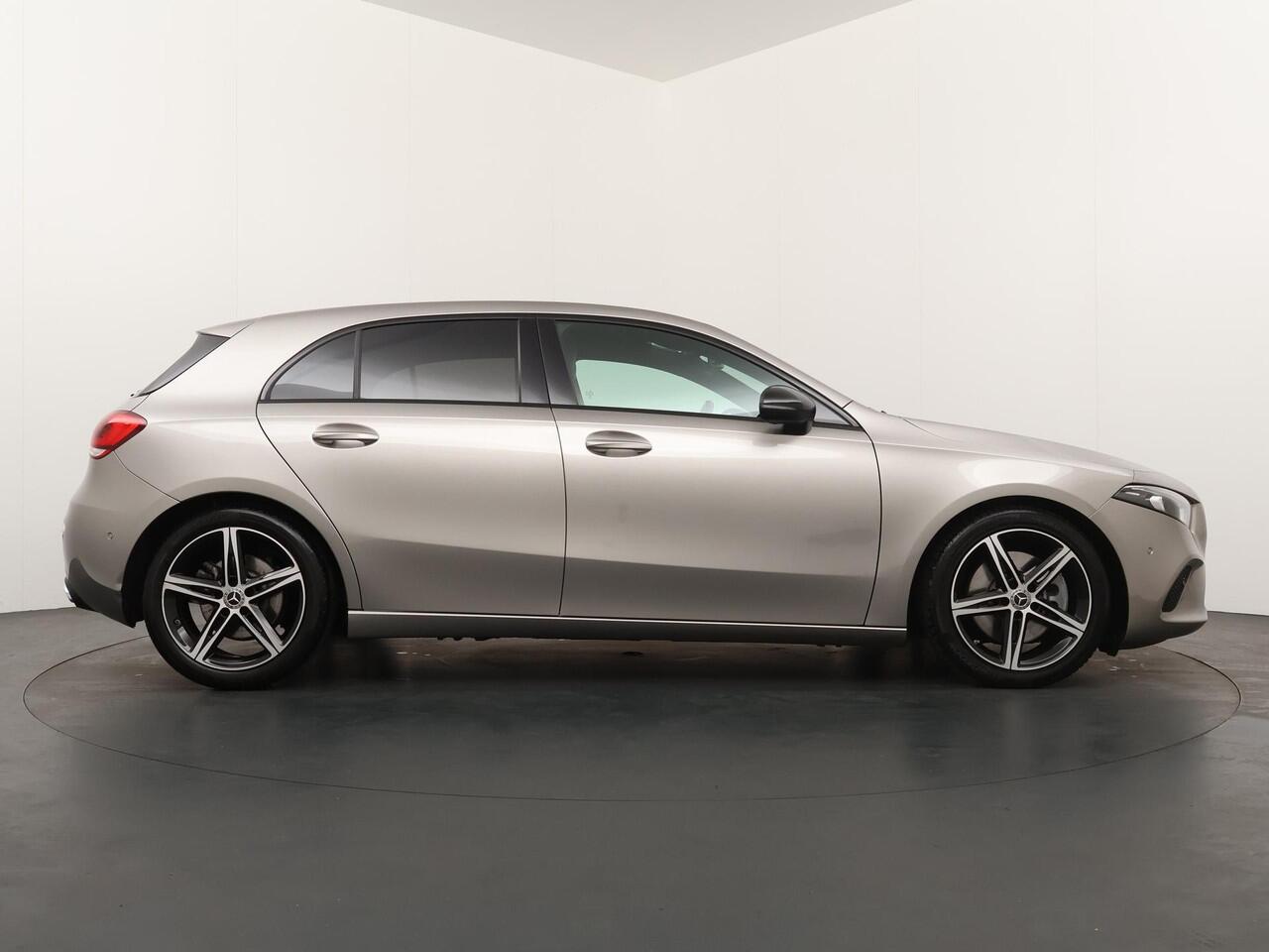 Mercedes-Benz A-KLASSE 250 Premium Plus - Navigatie - Climate Control - Parkeerassistent